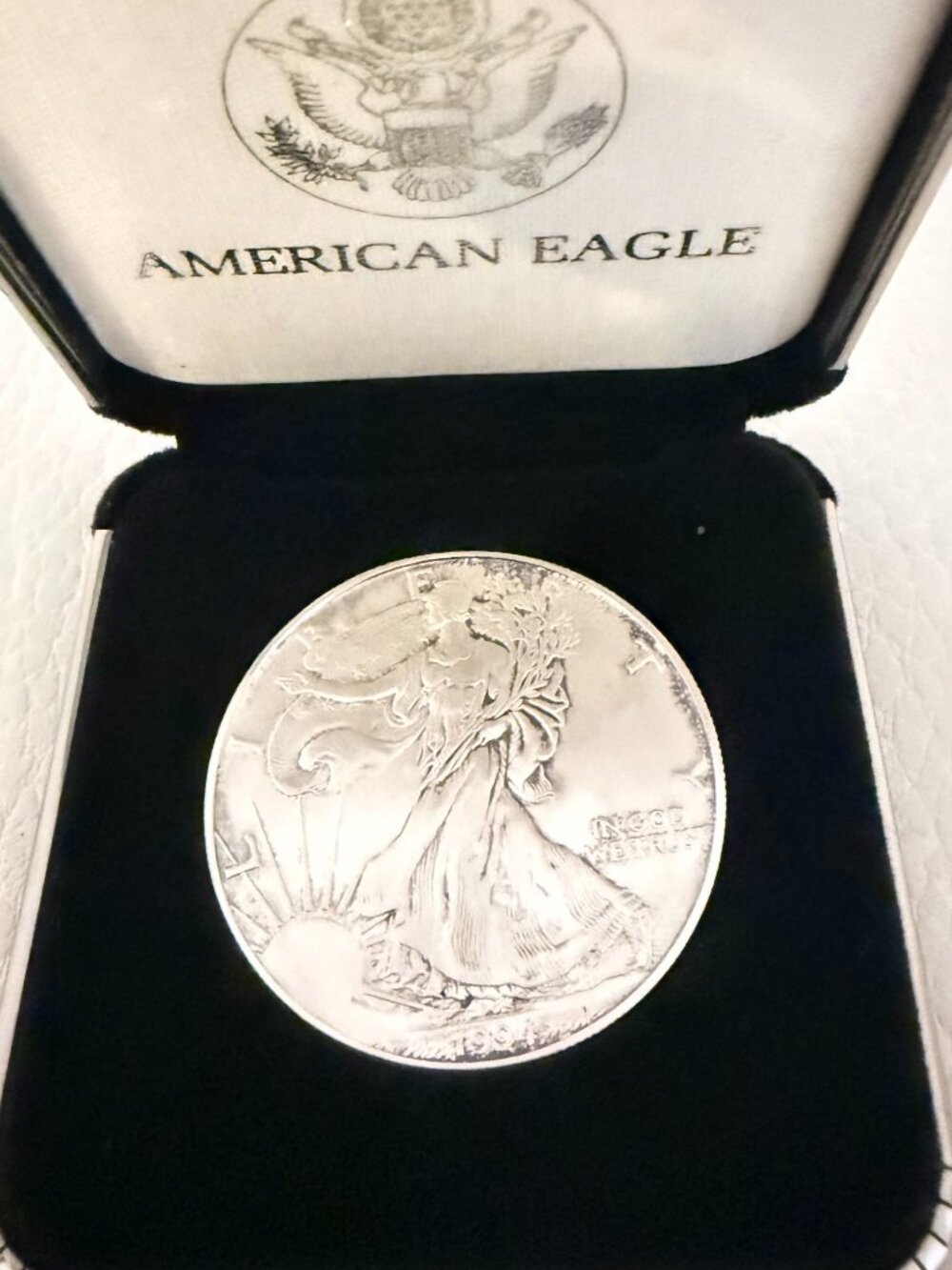 1994 $1 AMERICAN EAGLE 1 OZ FINE SILVER DOLLAR COIN IN AMERICAN EAGLE CASE